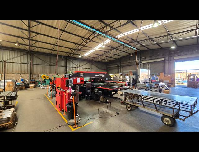 1,535M² WAREHOUSE TO LET IN SPARTAN
